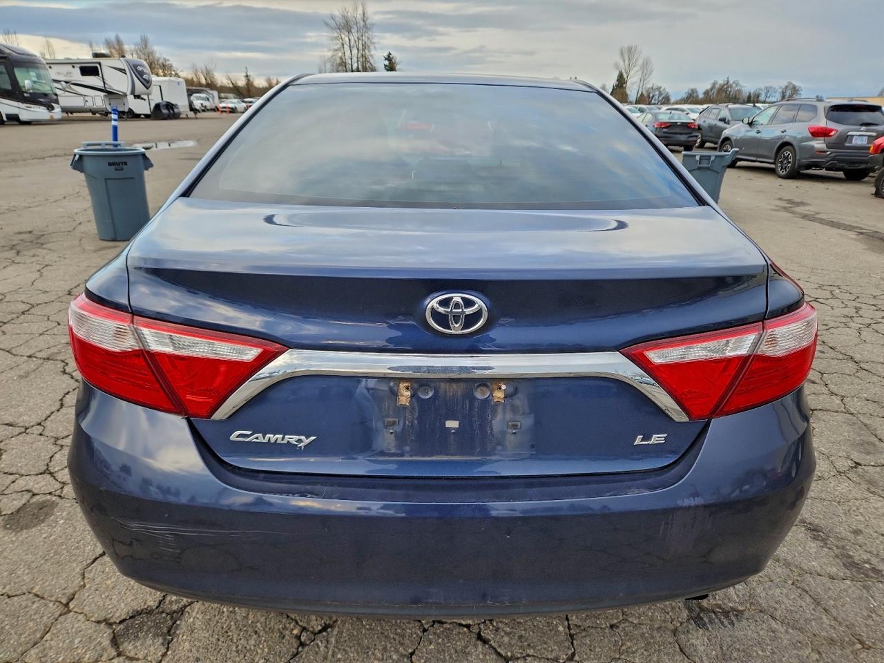 2015 TOYOTA CAMRY LE photo 6