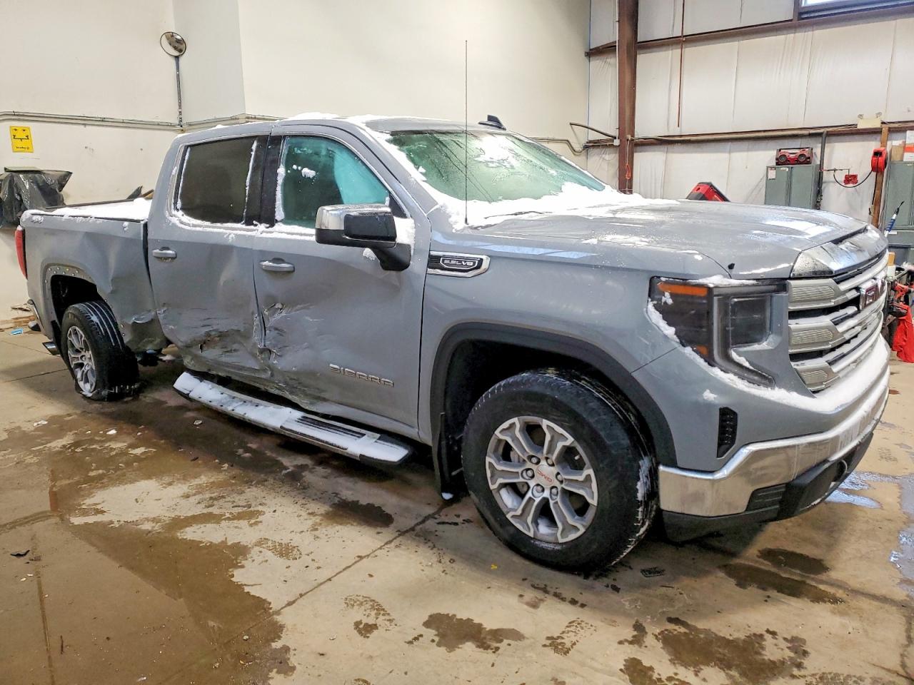 2025 GMC SIERRA K1500 SLE photo 4