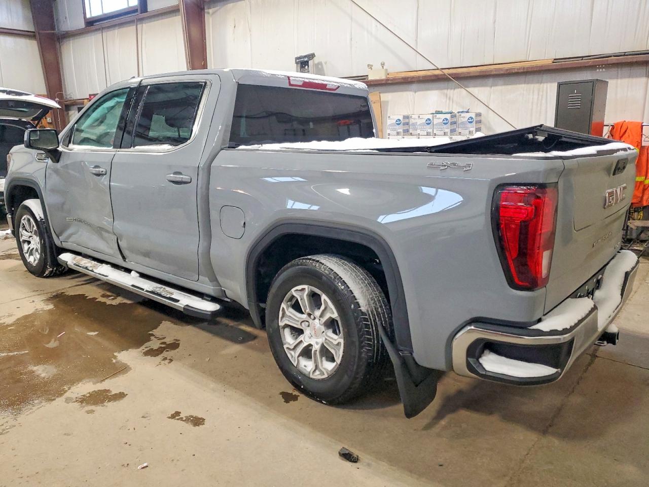 2025 GMC SIERRA K1500 SLE photo 2