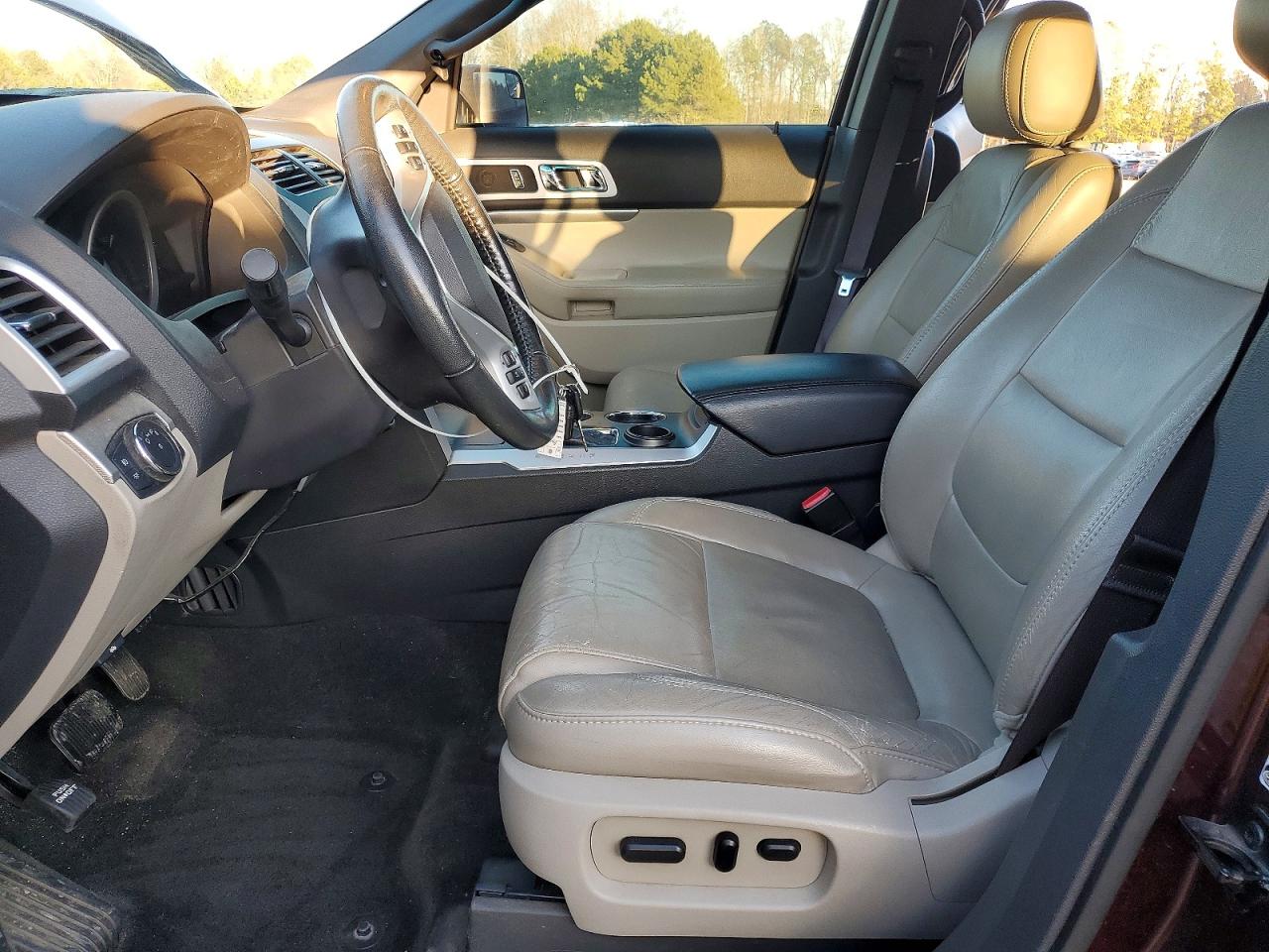 2011 FORD EXPLORER XLT photo 7