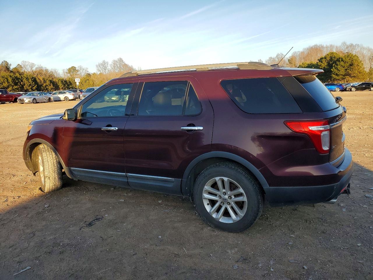 2011 FORD EXPLORER XLT photo 2