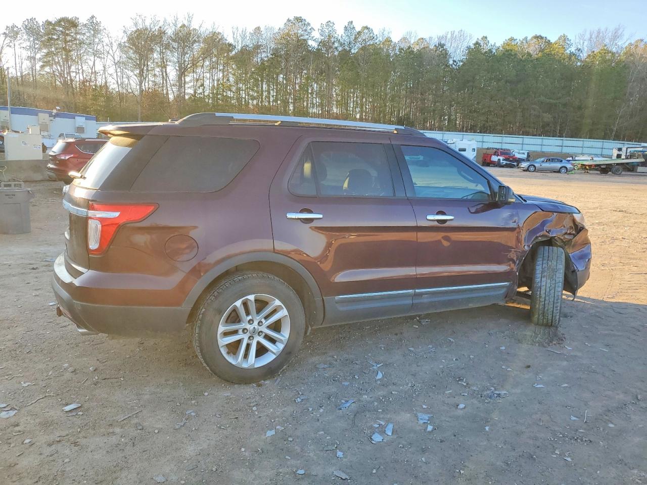 2011 FORD EXPLORER XLT photo 3