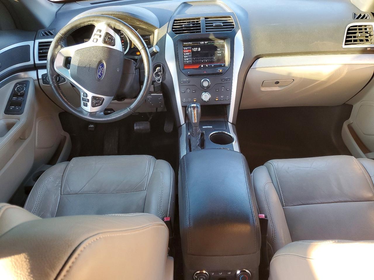 2011 FORD EXPLORER XLT photo 8