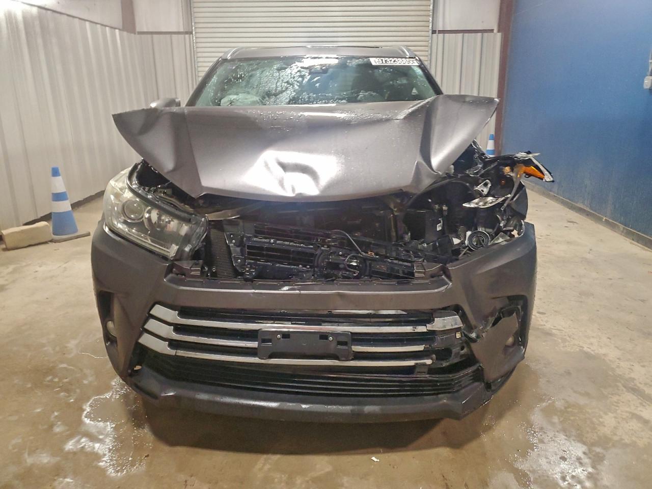 2017 TOYOTA HIGHLANDER LIMITED photo 9