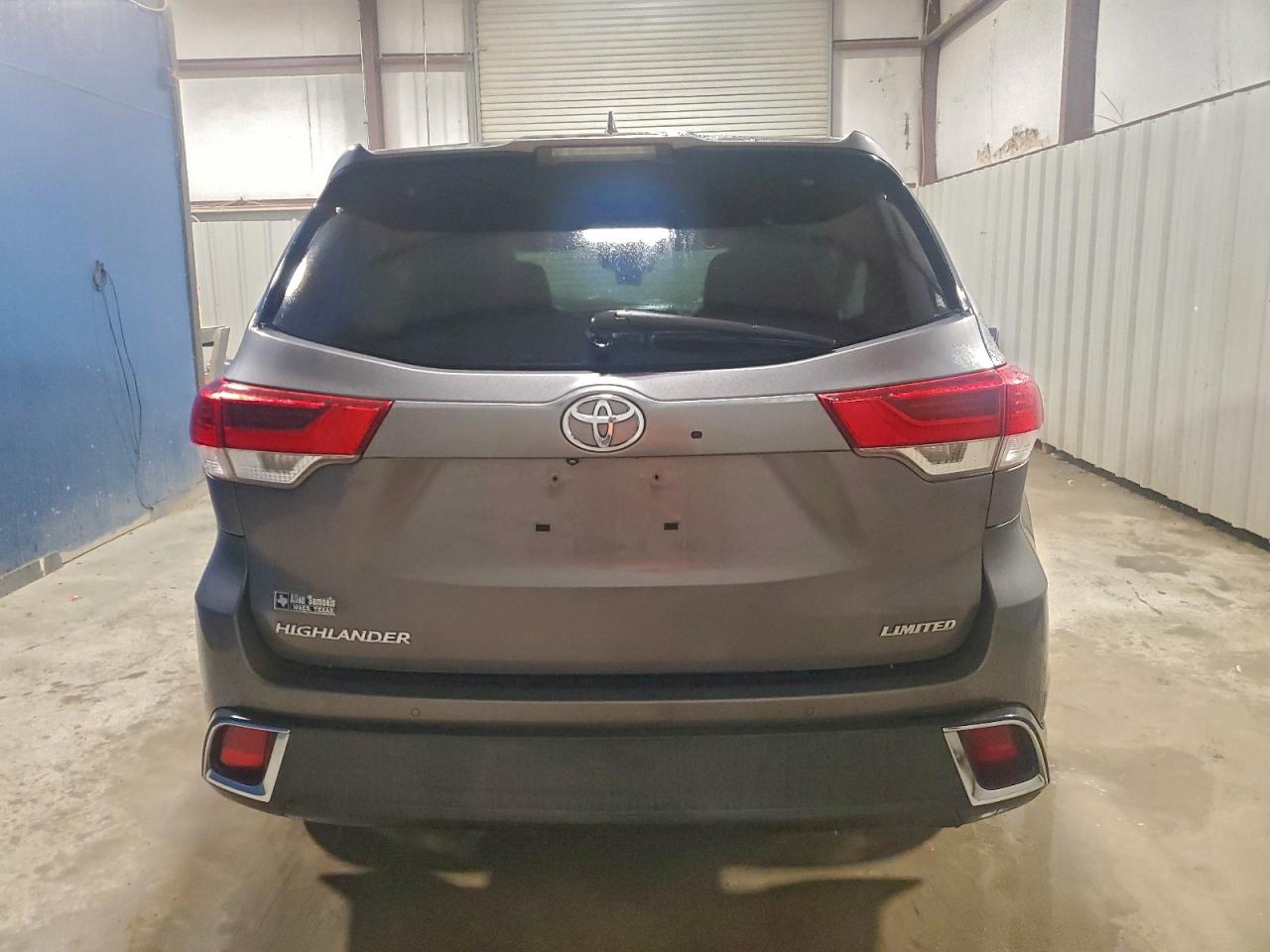 2017 TOYOTA HIGHLANDER LIMITED photo 11