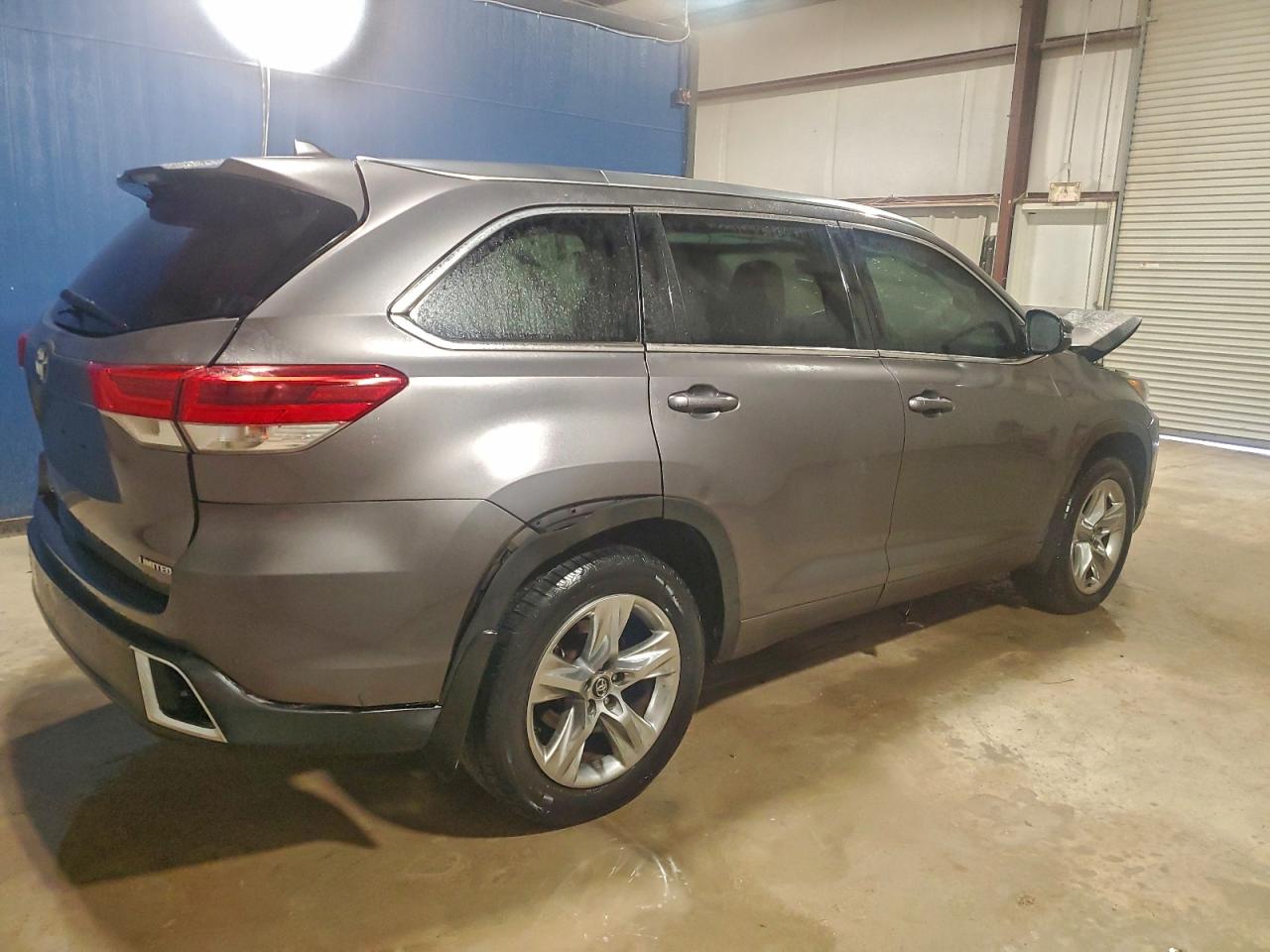 2017 TOYOTA HIGHLANDER LIMITED photo 5