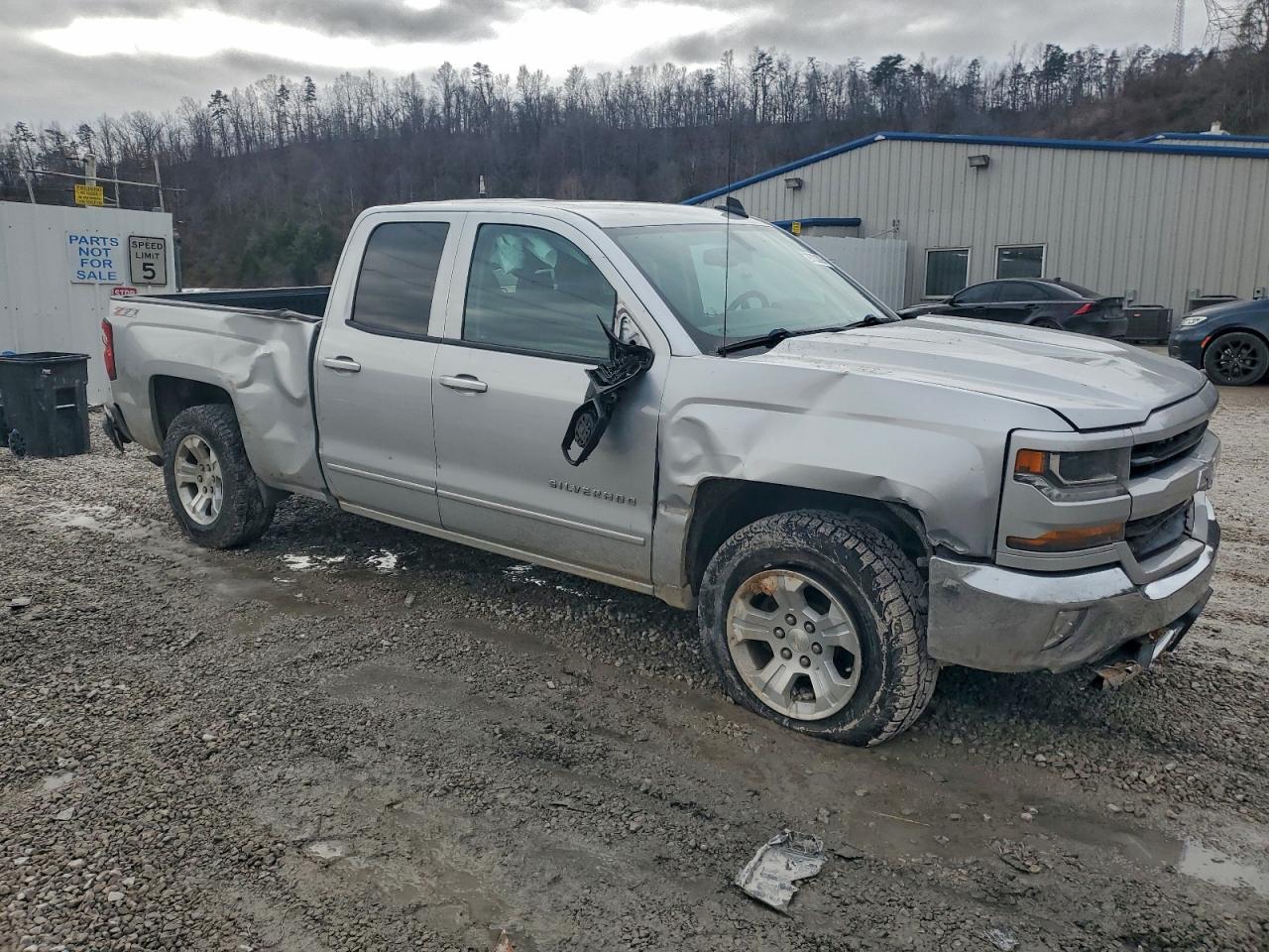 2017 CHEVROLET SILVERADO K1500 LT photo 7