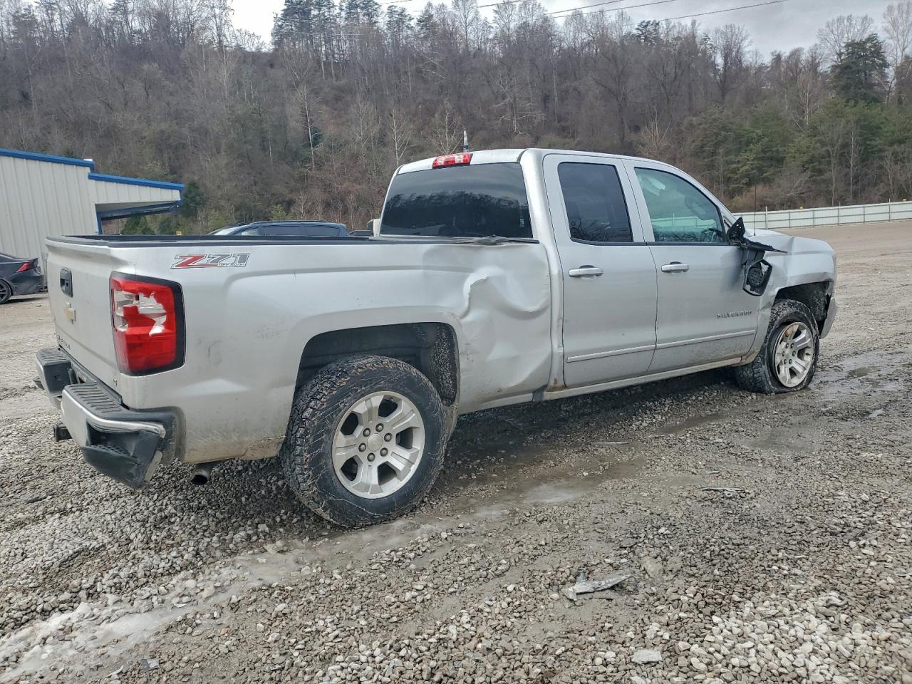 2017 CHEVROLET SILVERADO K1500 LT photo 5