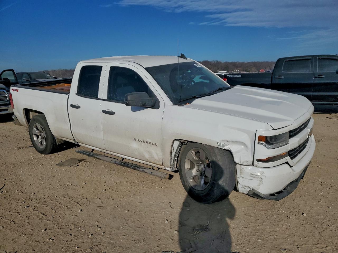 2018 CHEVROLET SILVERADO K1500 CUSTOM photo 4