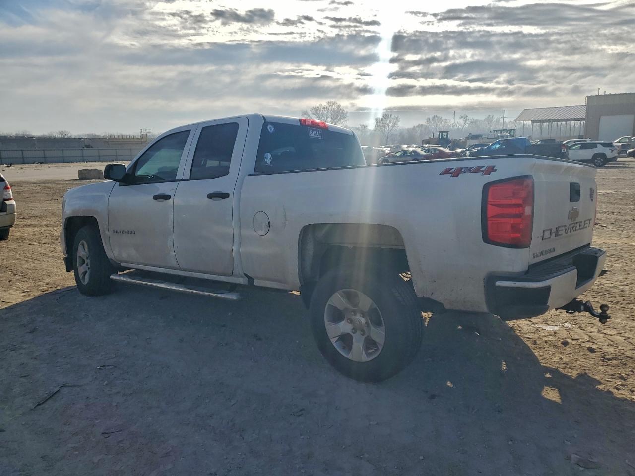 2018 CHEVROLET SILVERADO K1500 CUSTOM photo 2