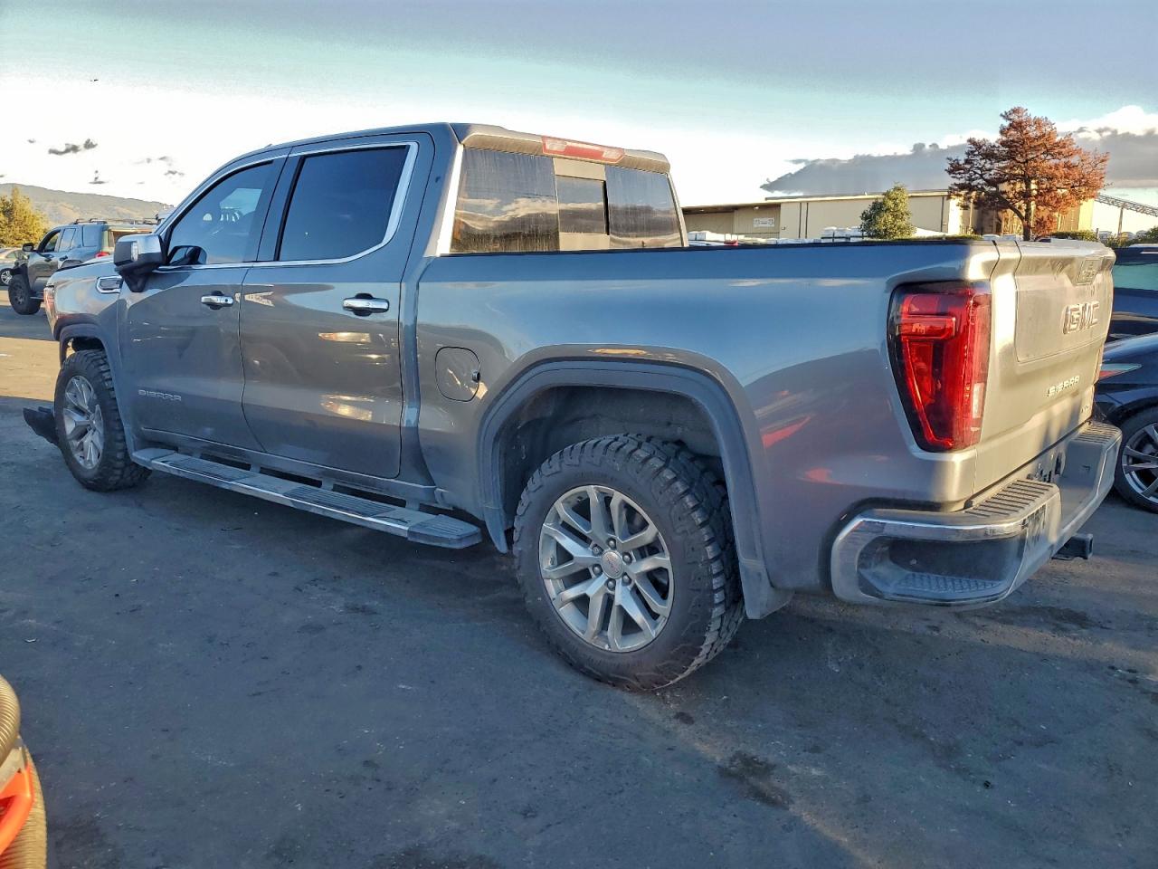 2021 GMC SIERRA C1500 SLT photo 2