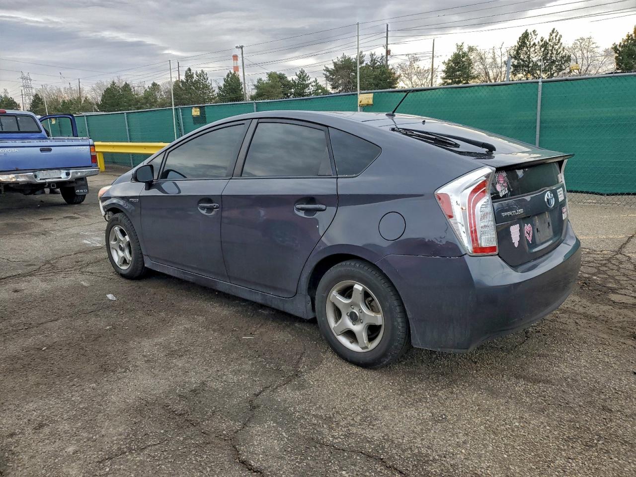 2015 TOYOTA PRIUS photo 2