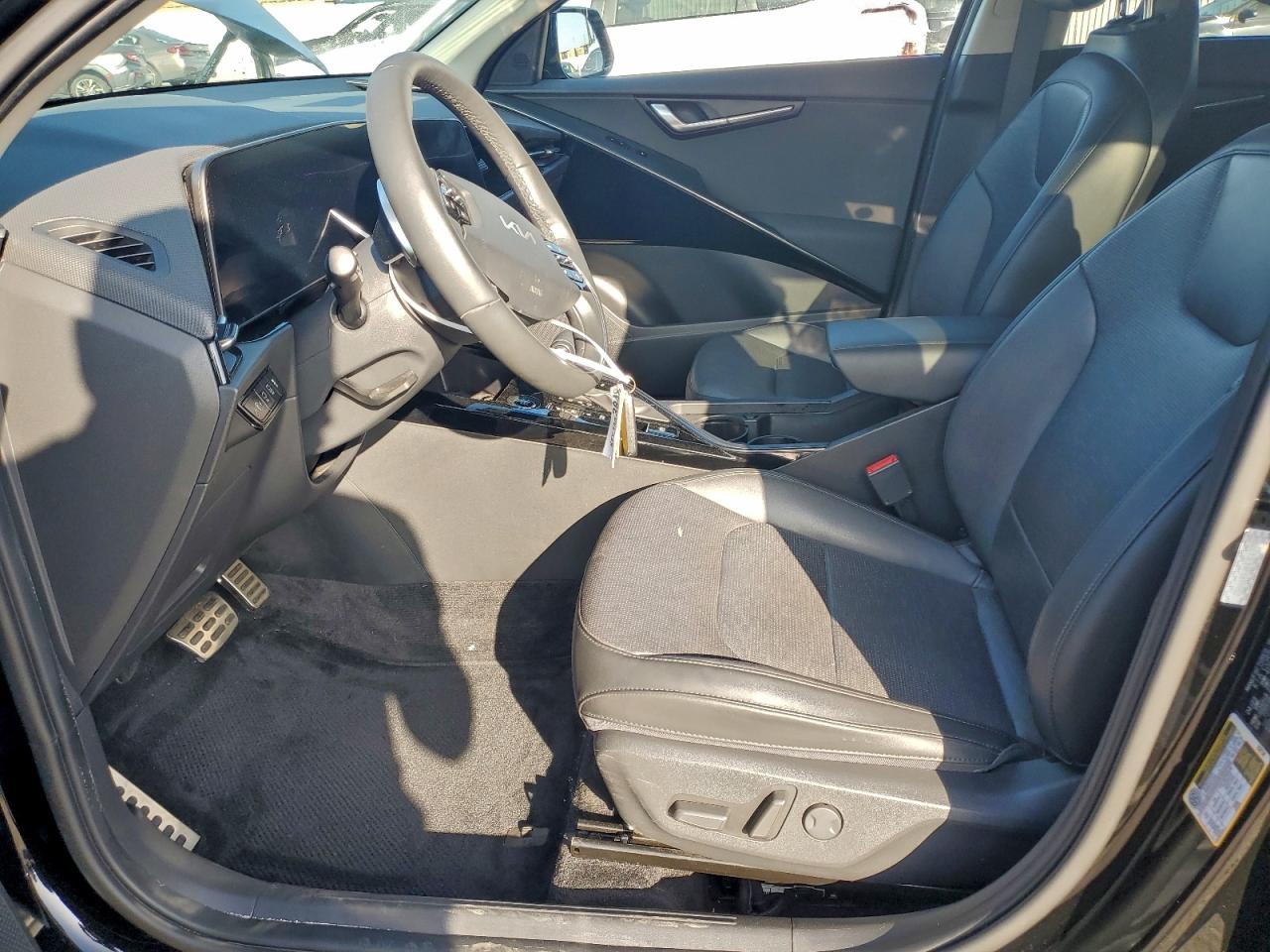 2023 KIA NIRO SX photo 7