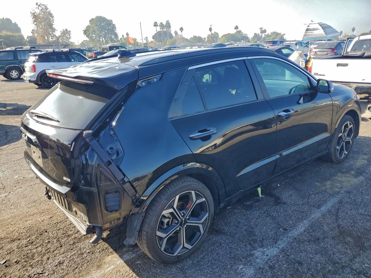 2023 KIA NIRO SX photo 3