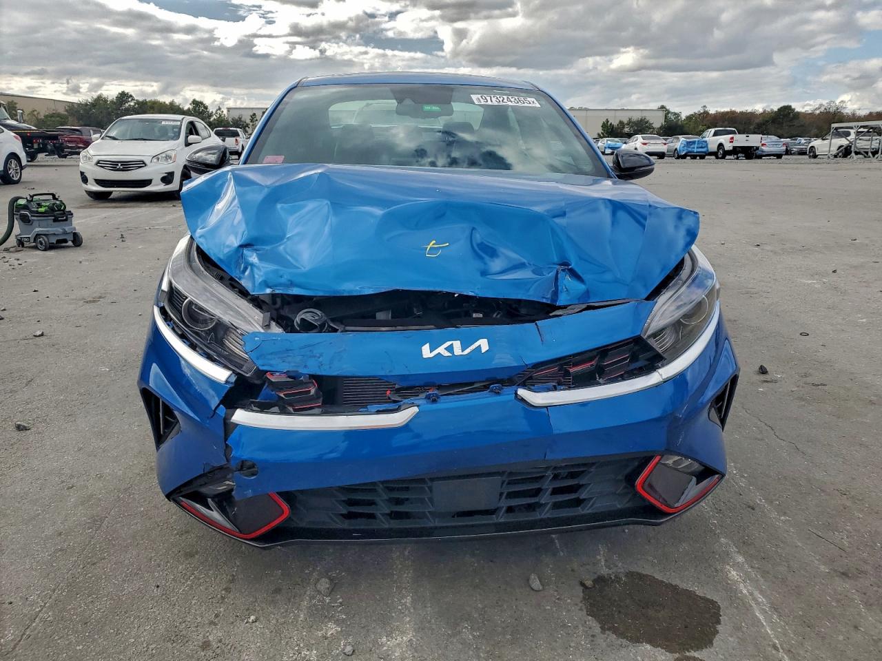 2023 KIA FORTE GT LINE photo 9