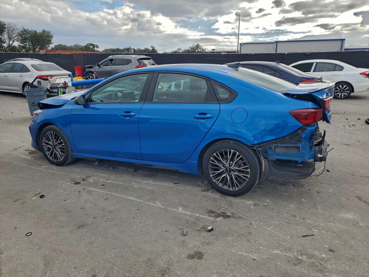 2023 KIA FORTE GT LINE photo 3