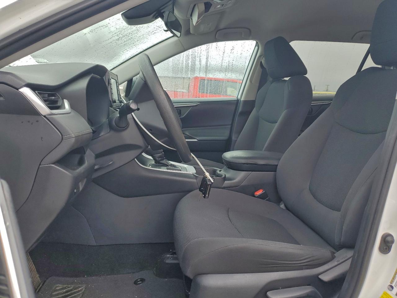 2019 TOYOTA RAV4 LE photo 13