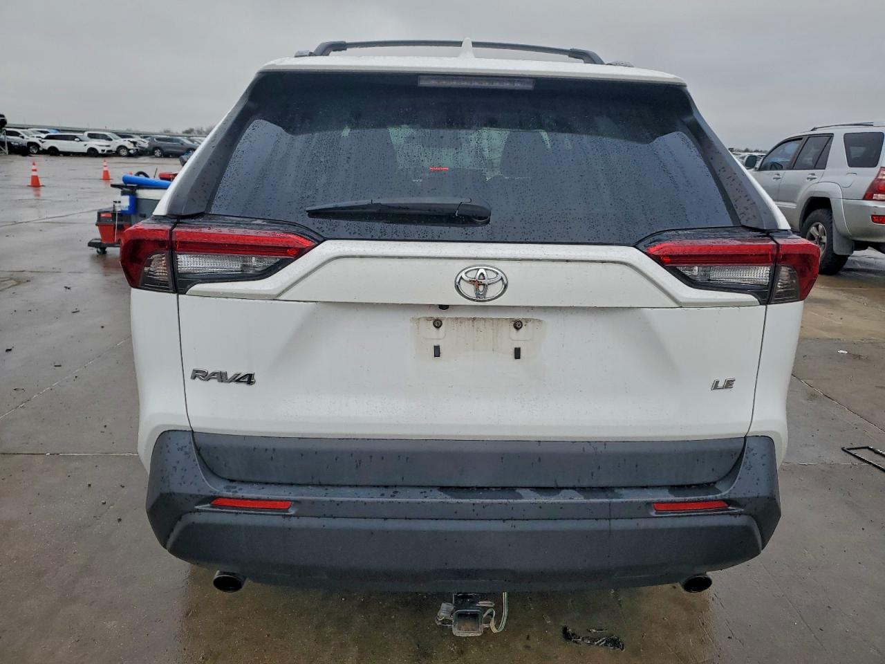 2019 TOYOTA RAV4 LE photo 11
