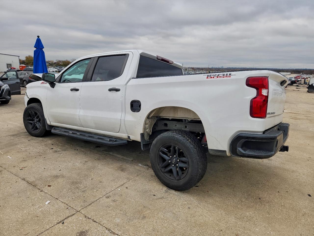 2020 CHEVROLET SILVERADO K1500 TRAIL BOSS CUSTOM photo 2