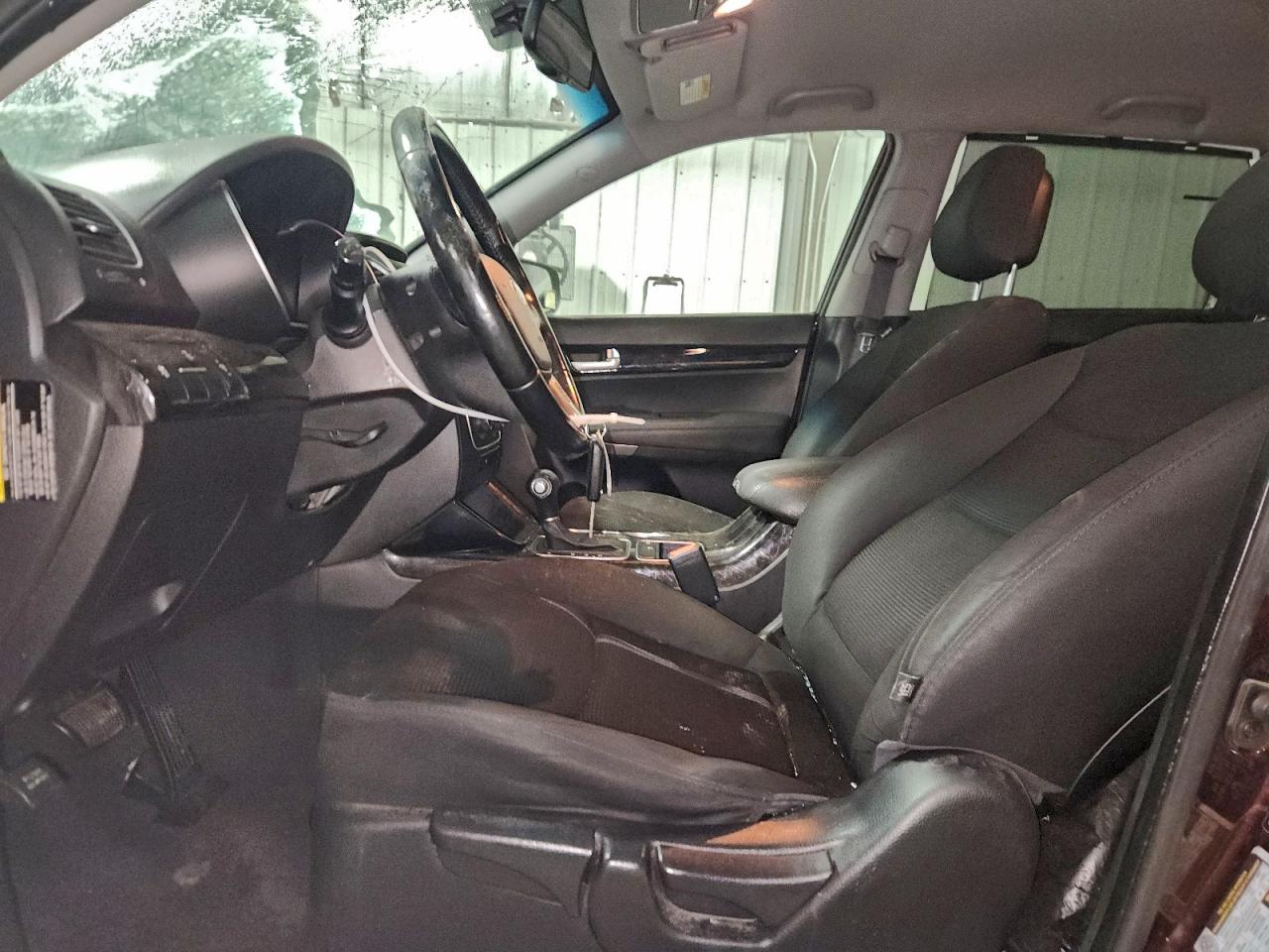 2014 KIA SORENTO LX photo 13