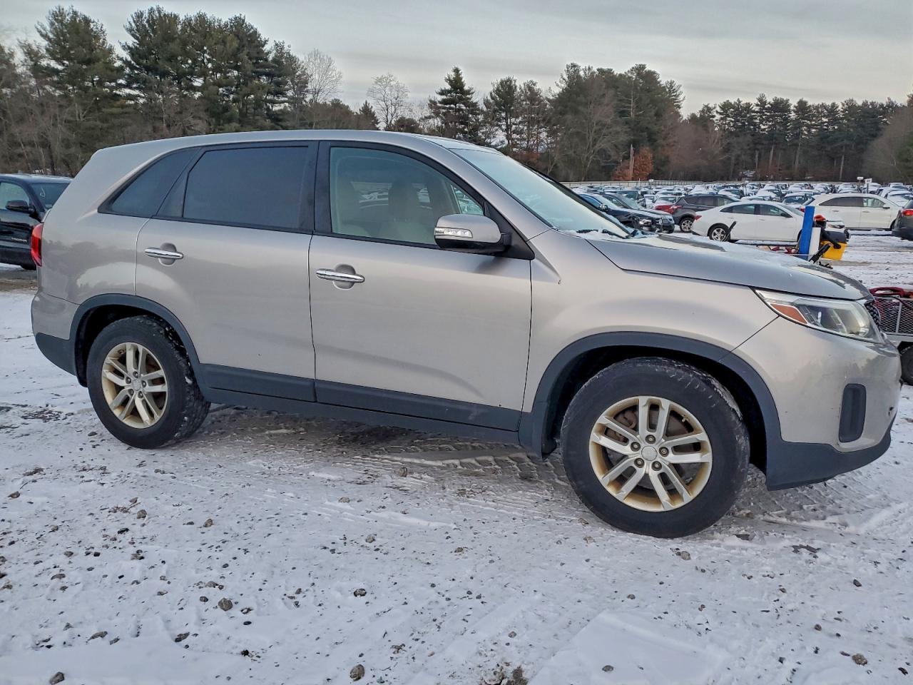 2015 KIA SORENTO LX photo 4