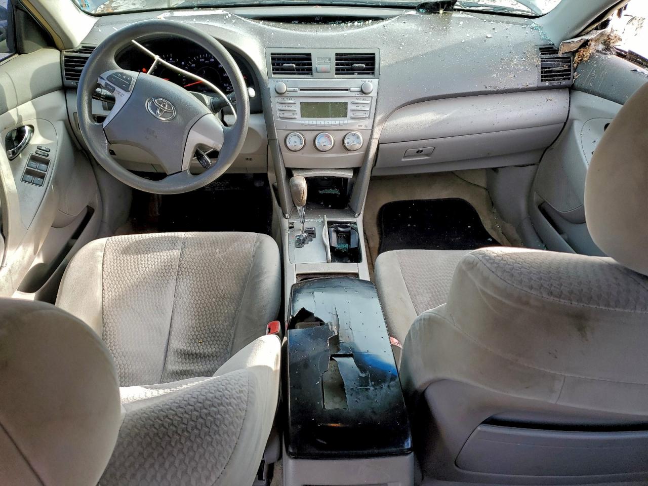 2010 TOYOTA CAMRY LE photo 15