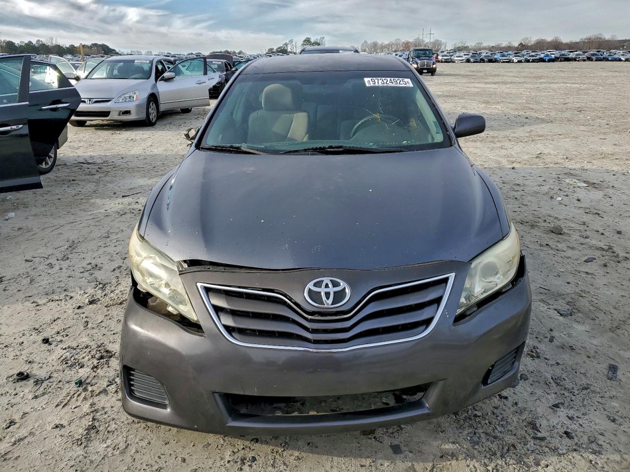 2010 TOYOTA CAMRY LE photo 9