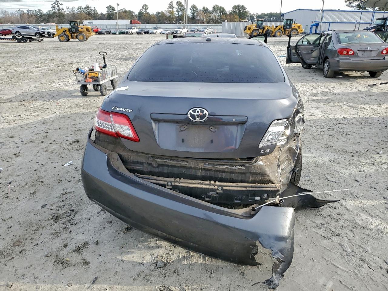 2010 TOYOTA CAMRY LE photo 11