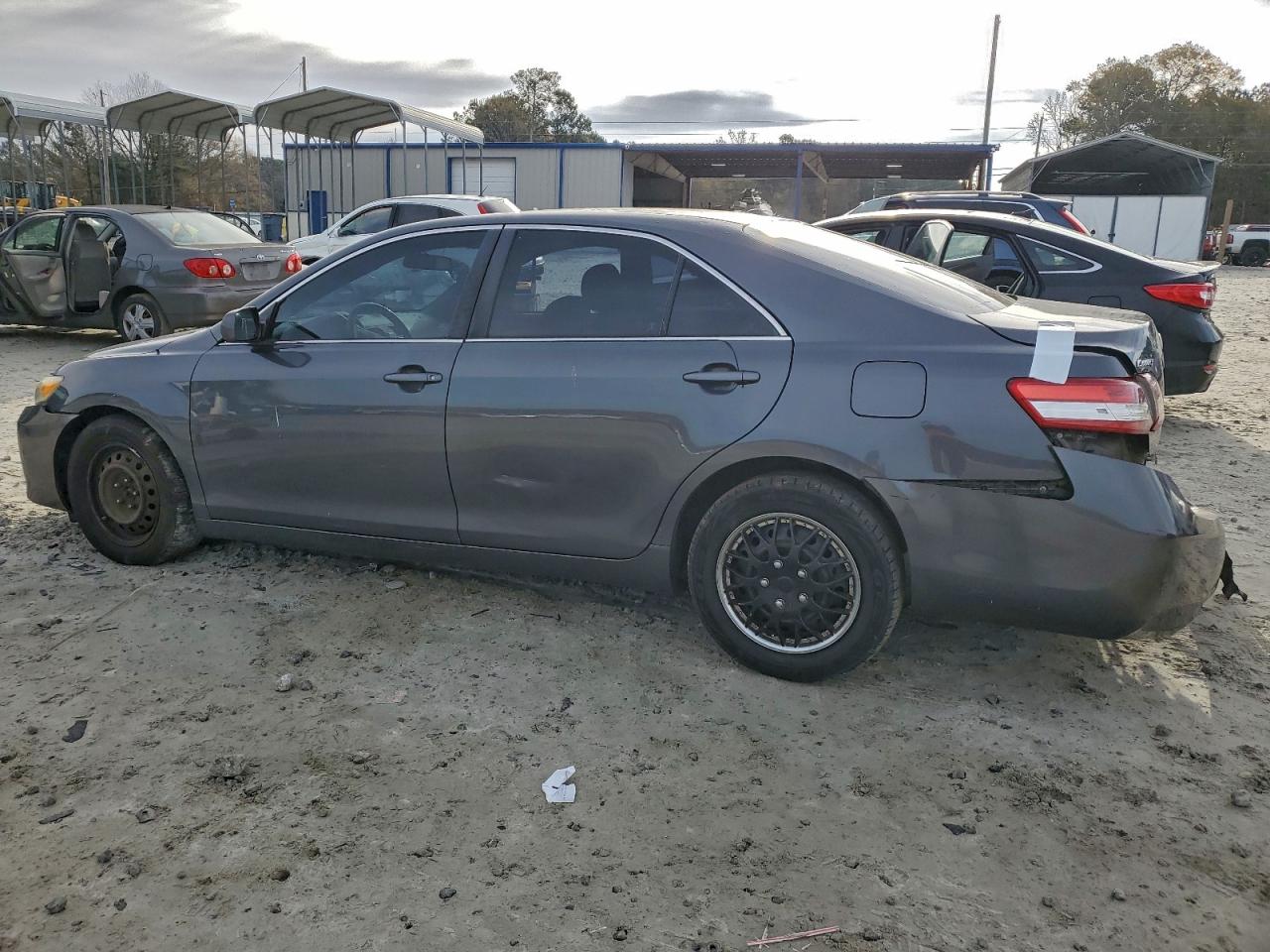 2010 TOYOTA CAMRY LE photo 3