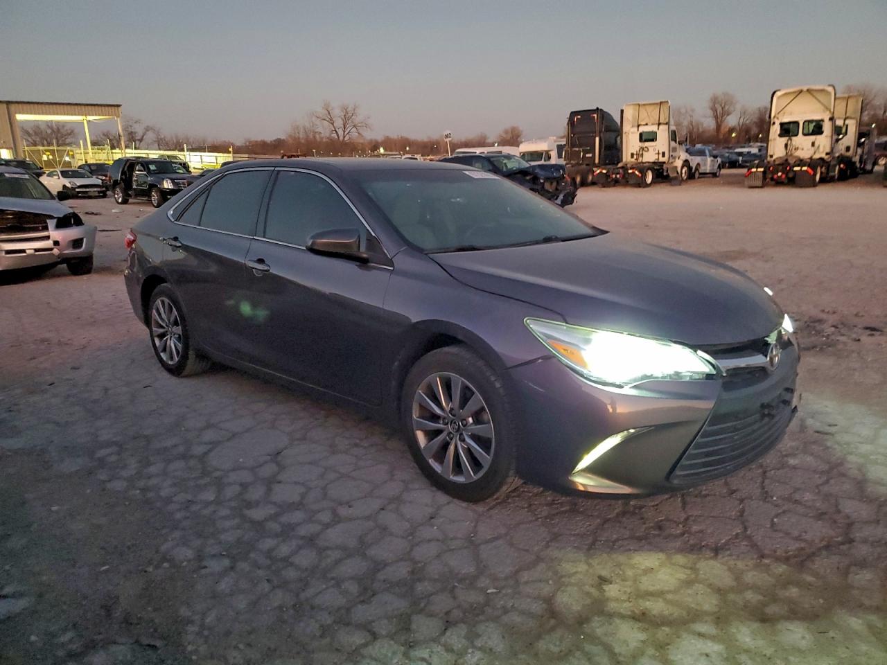 2016 TOYOTA CAMRY LE photo 7