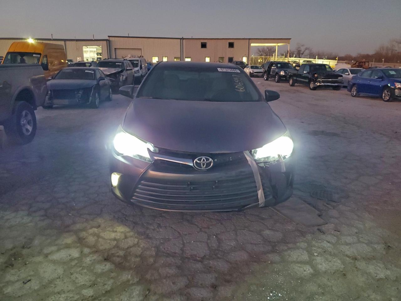 2016 TOYOTA CAMRY LE photo 9