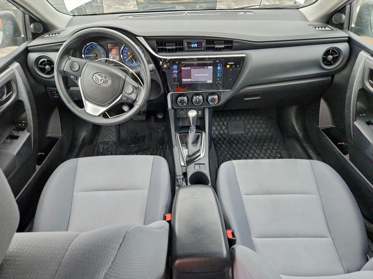 2017 TOYOTA COROLLA L photo 8