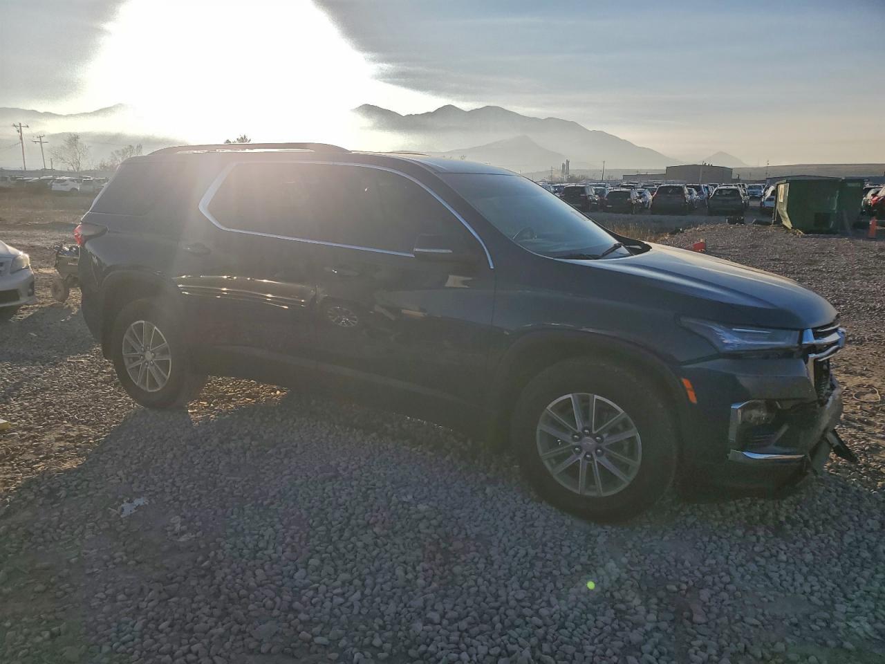 2023 CHEVROLET TRAVERSE LT photo 4