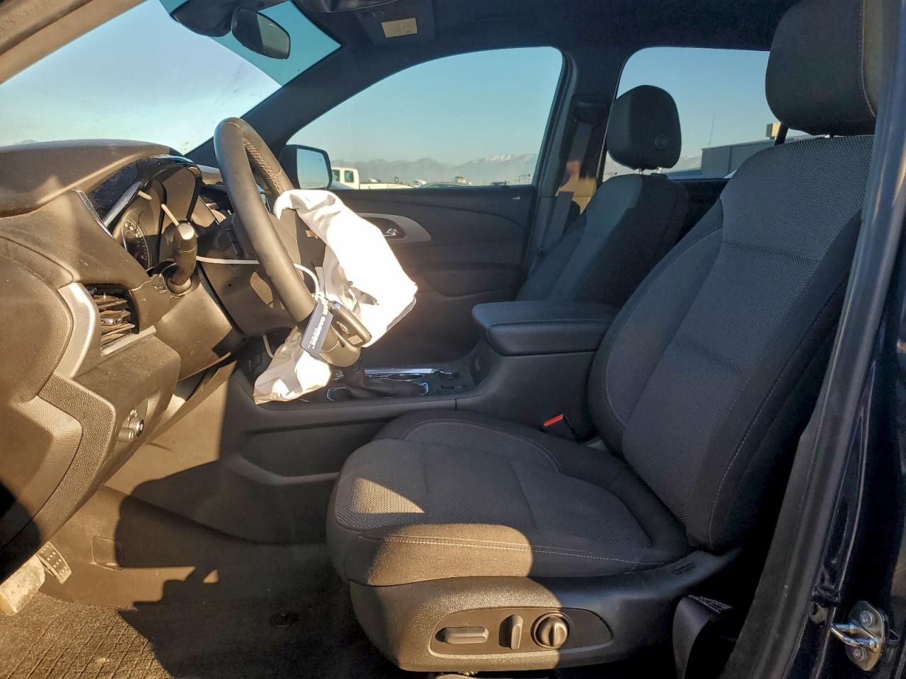 2023 CHEVROLET TRAVERSE LT photo 7