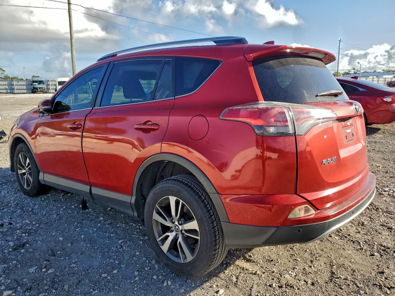 2017 TOYOTA RAV4 XLE photo 3