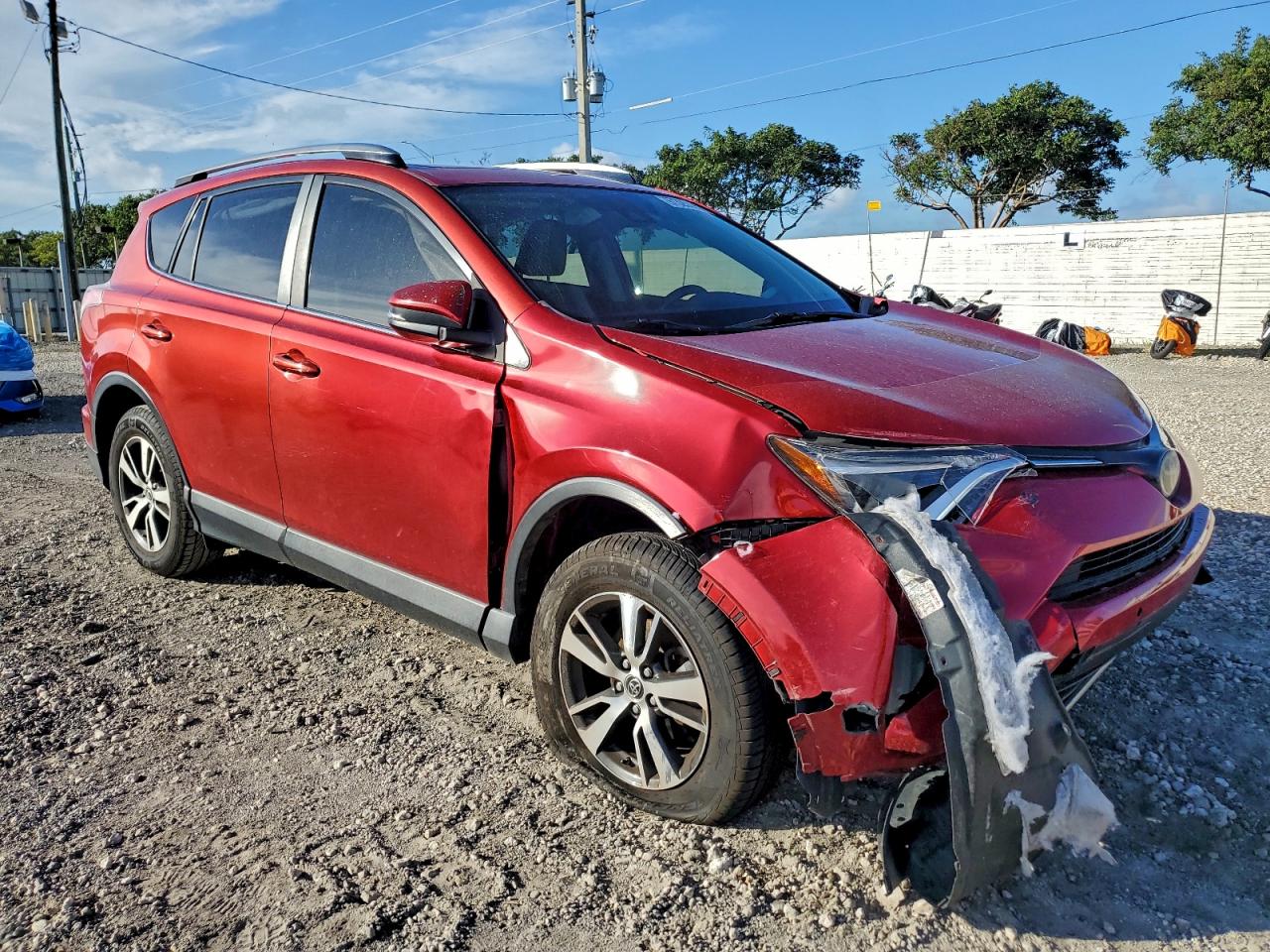 2017 TOYOTA RAV4 XLE photo 7