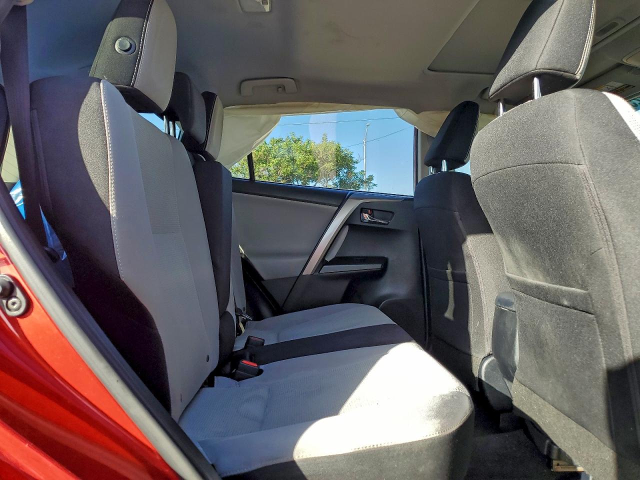 2017 TOYOTA RAV4 XLE photo 21