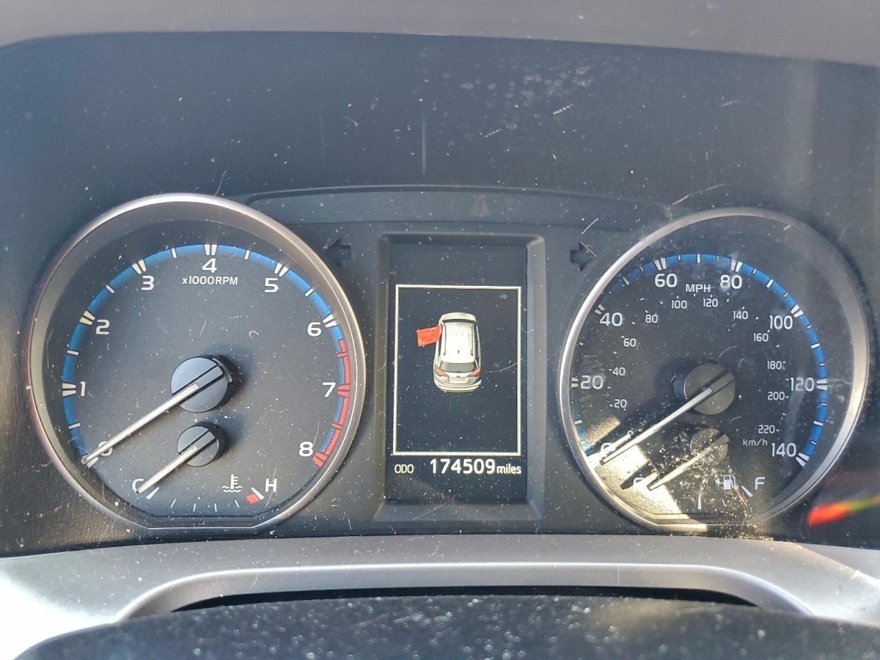 2017 TOYOTA RAV4 XLE photo 17