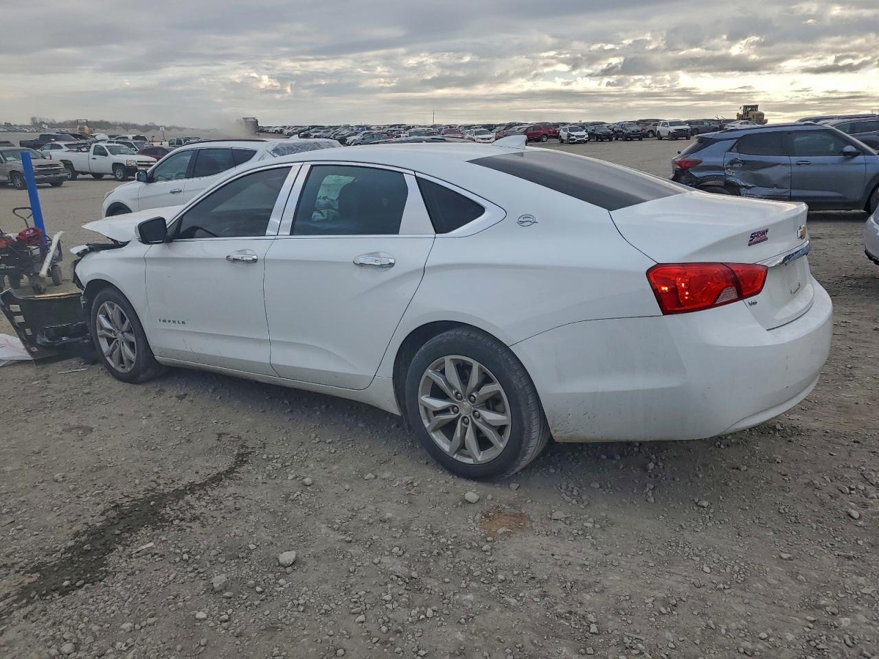 2018 CHEVROLET IMPALA LT photo 3