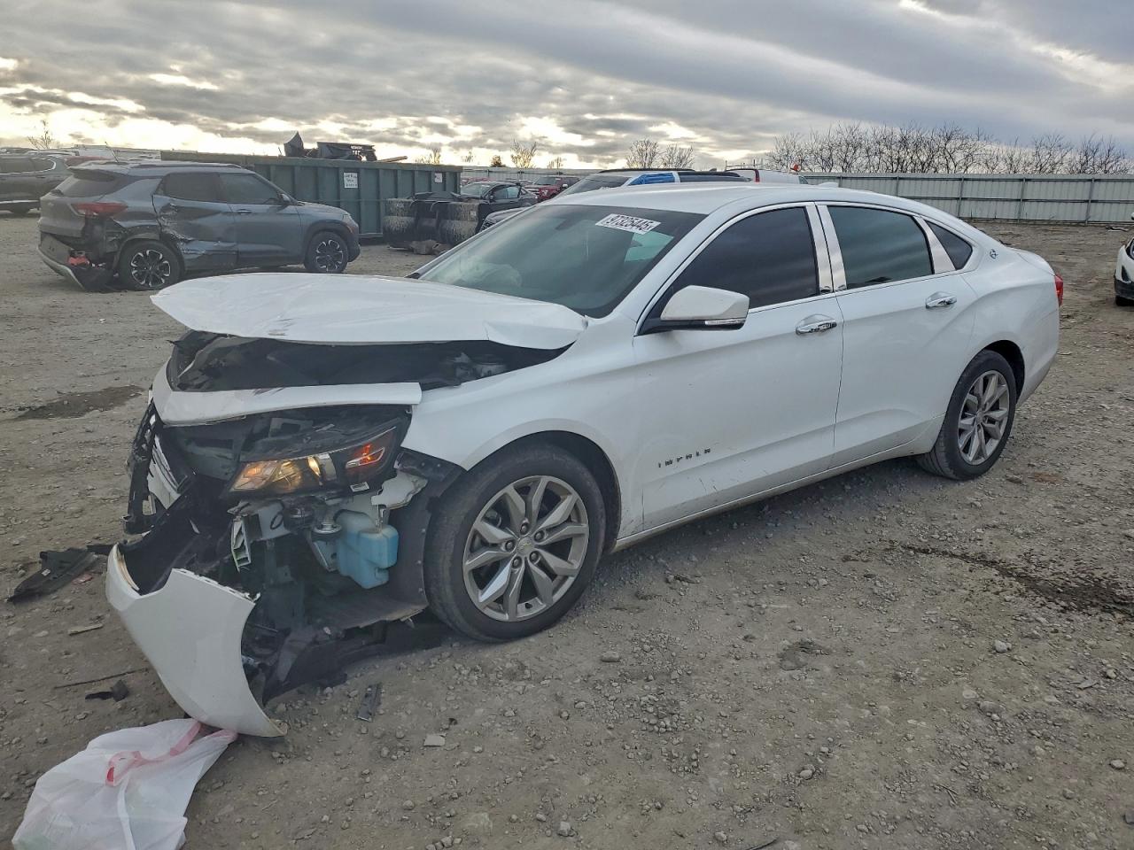 2018 CHEVROLET IMPALA LT photo 2