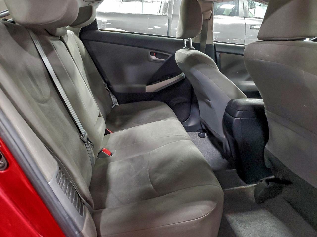 2015 TOYOTA PRIUS photo 31