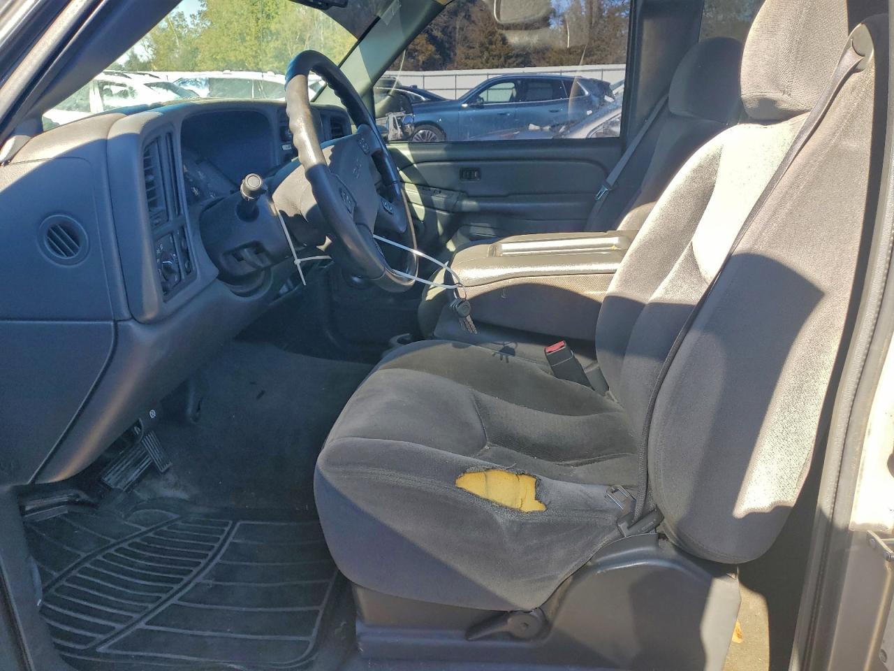 2004 GMC NEW SIERRA C1500 photo 19