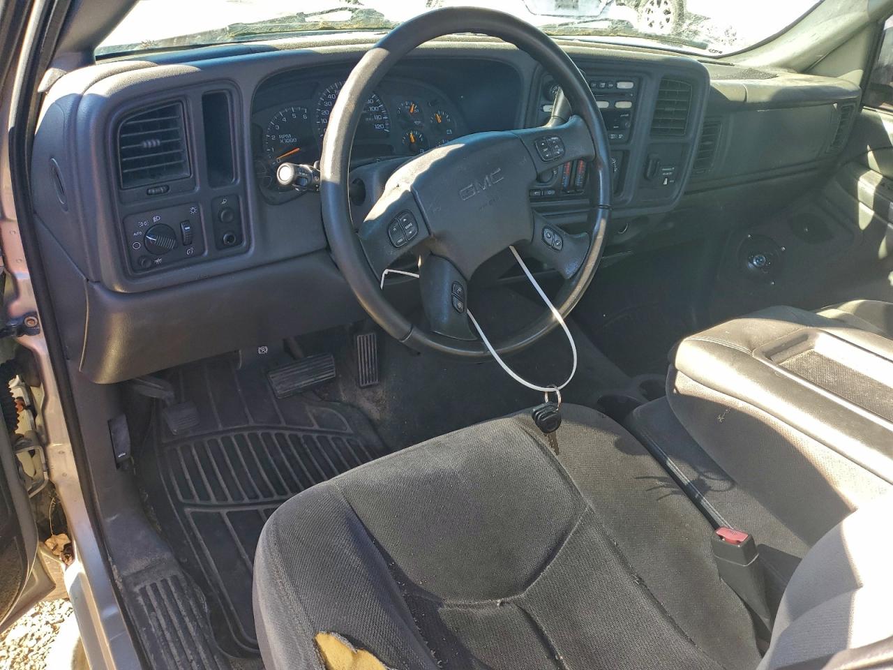 2004 GMC NEW SIERRA C1500 photo 22