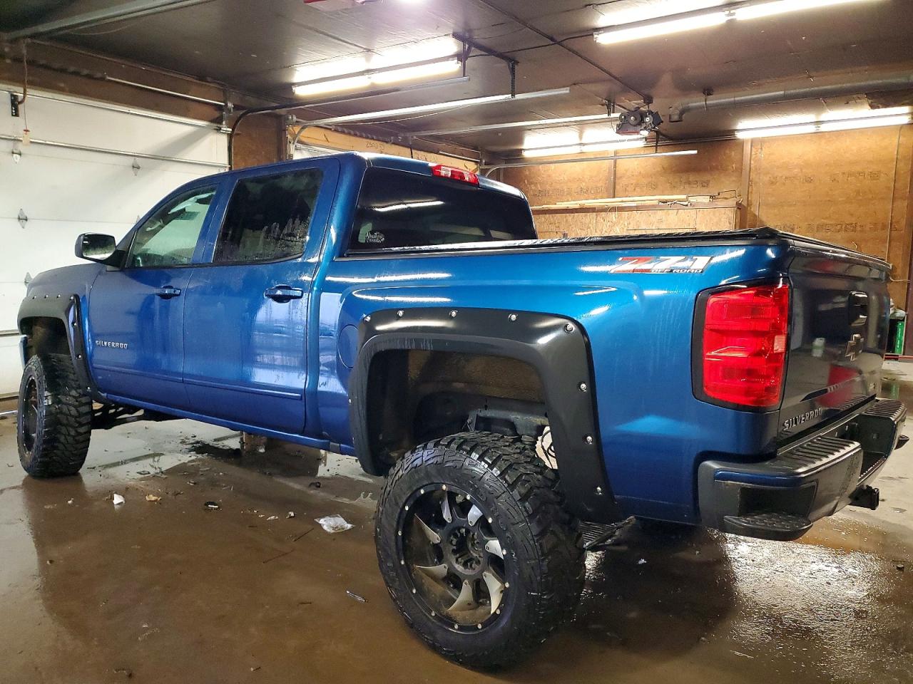 2018 CHEVROLET SILVERADO K1500 LT photo 2