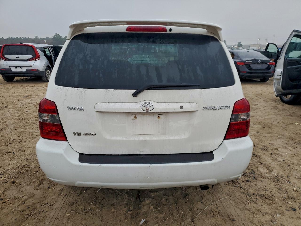2004 TOYOTA HIGHLANDER photo 11