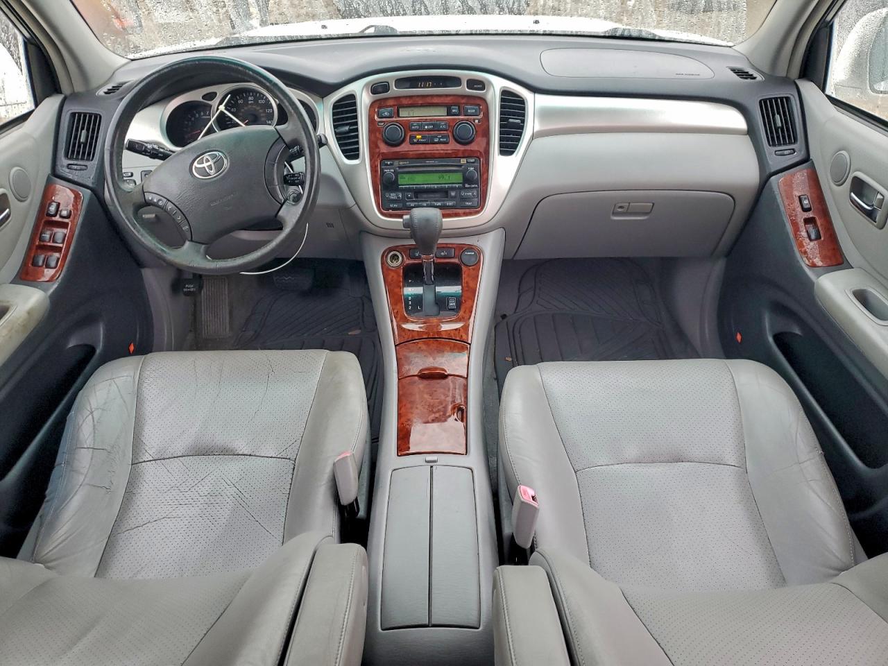 2004 TOYOTA HIGHLANDER photo 15