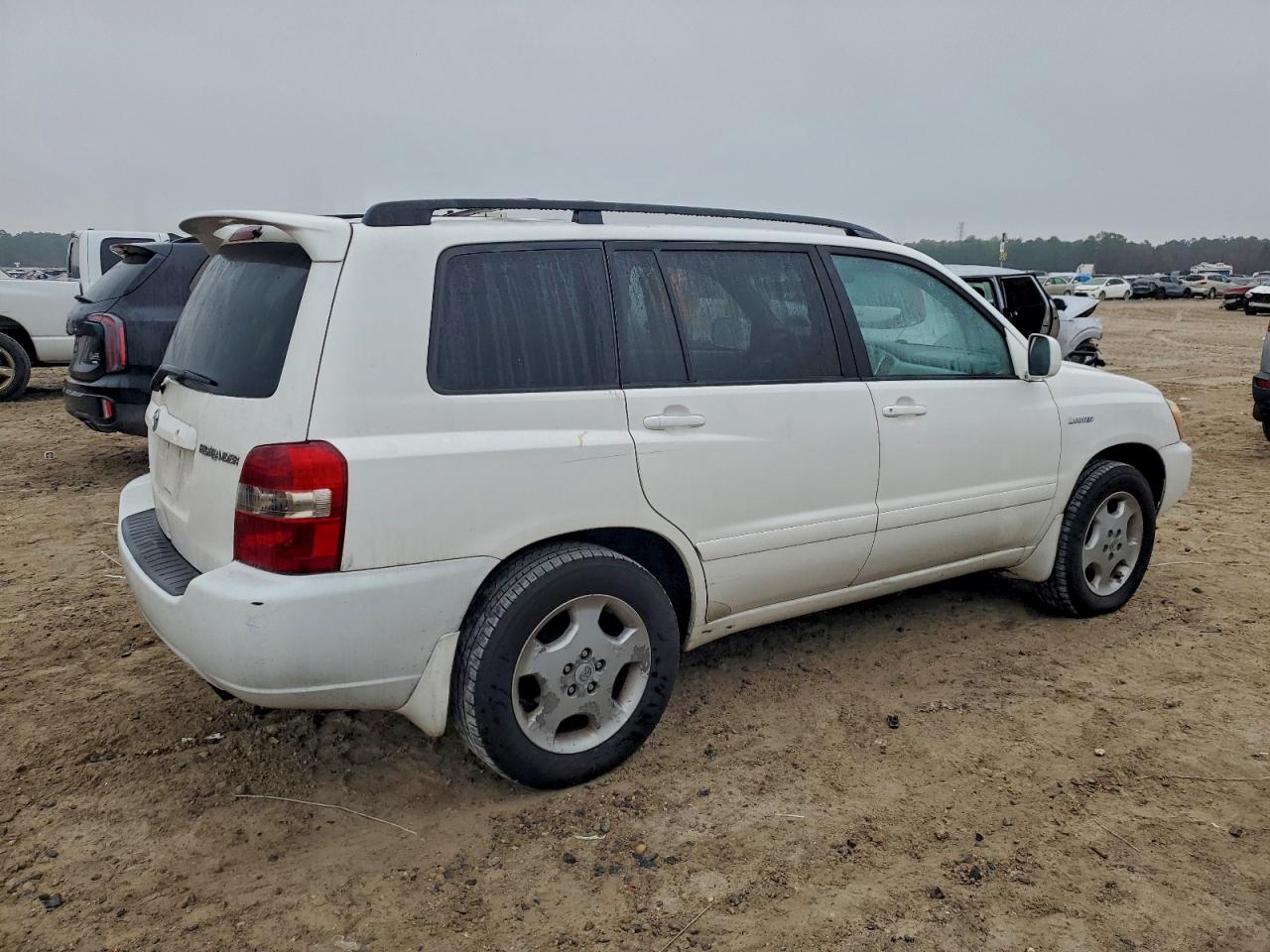 2004 TOYOTA HIGHLANDER photo 5