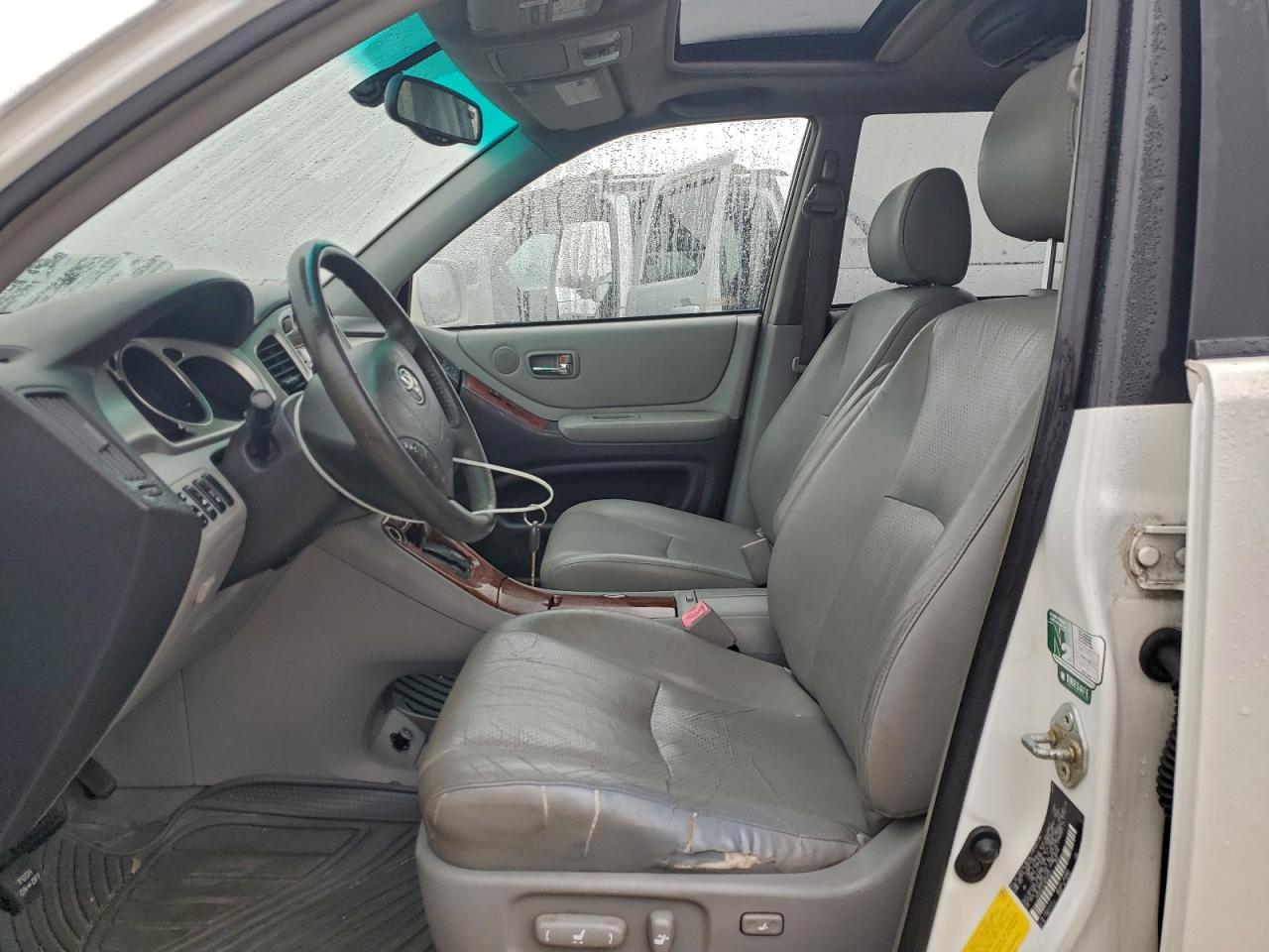 2004 TOYOTA HIGHLANDER photo 13