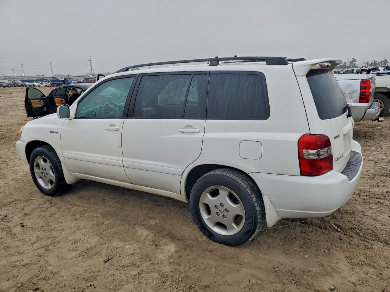 2004 TOYOTA HIGHLANDER photo 3