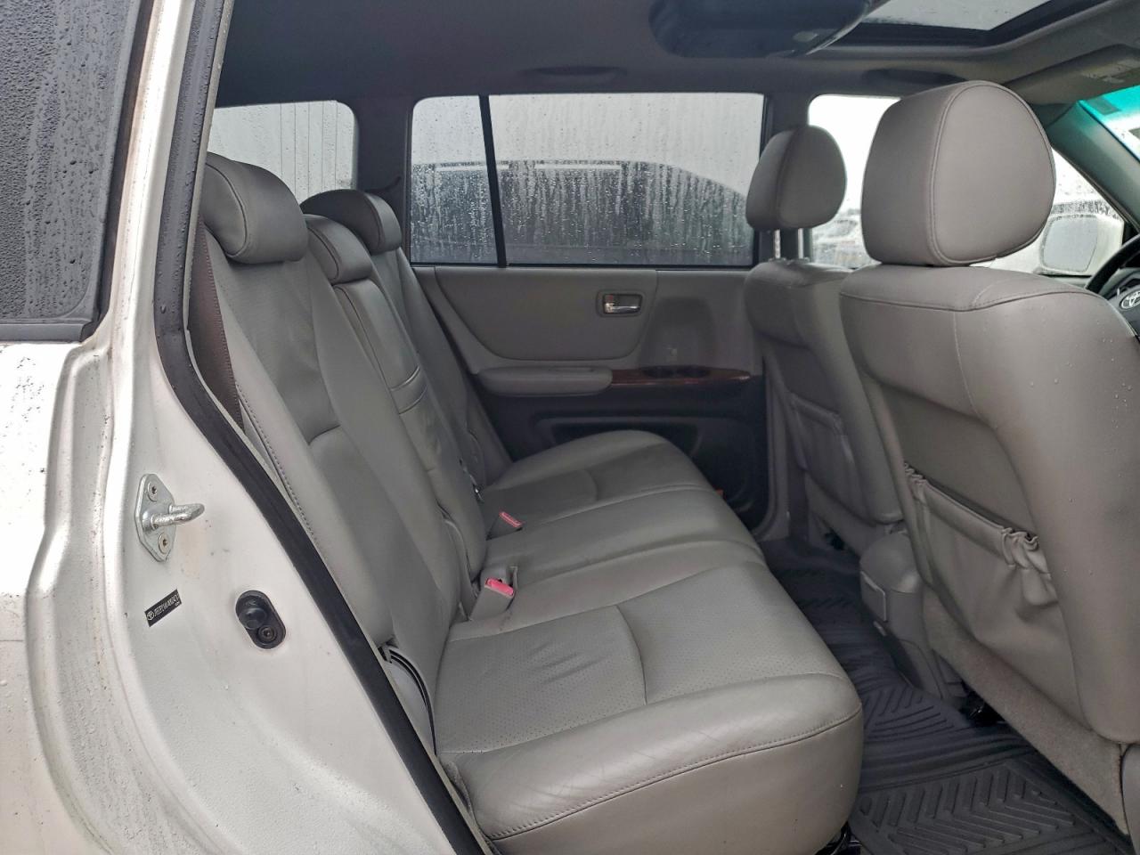 2004 TOYOTA HIGHLANDER photo 21